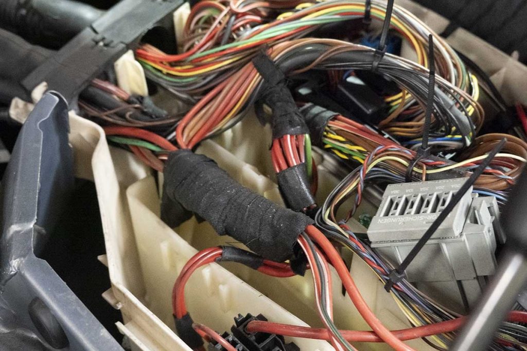 Auto electrical diagnostics testing battery and vehicle electronics