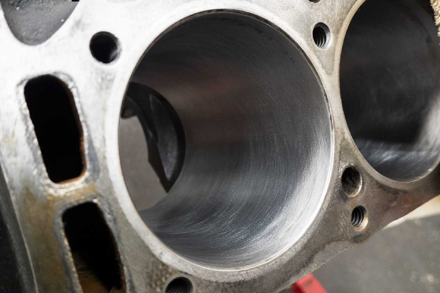 Cylinder leakdown testing identifying internal engine wear