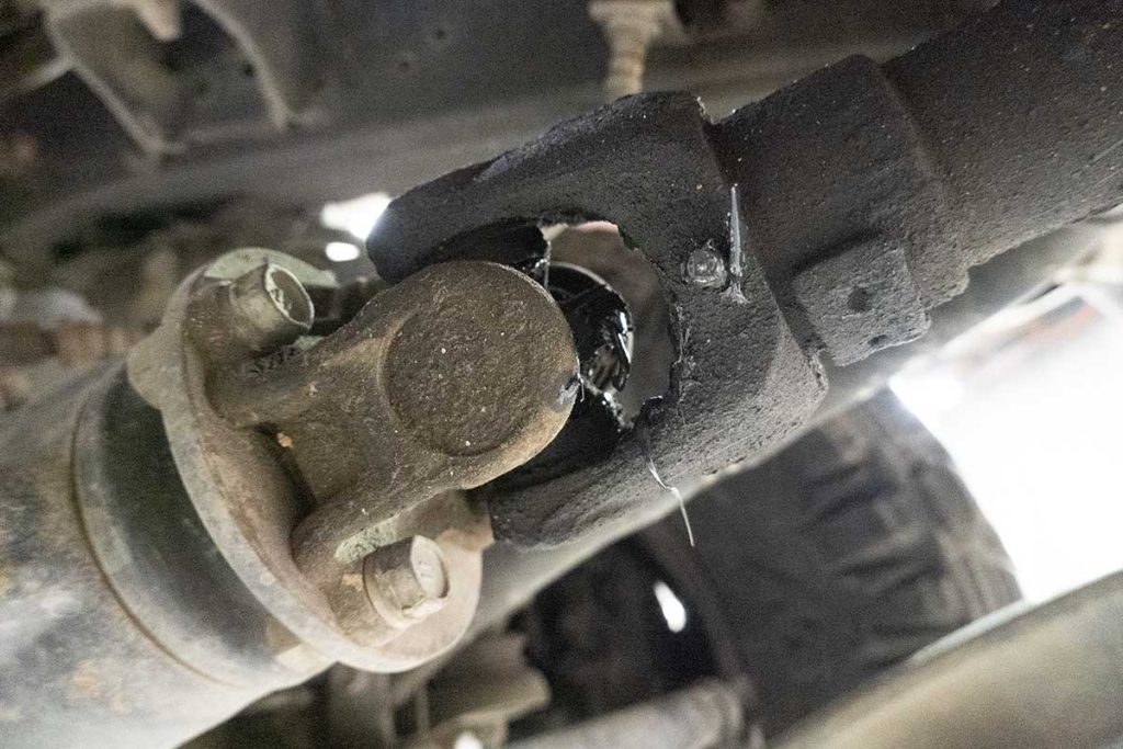 Driveline and driveshaft inspection during car servicing